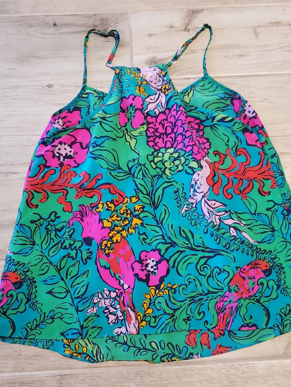 Lilly Pulitzer Dusk 100 % Silk Tank Top Shake Your Tail Feathers XS Green Parrot - Picture 7 of 8